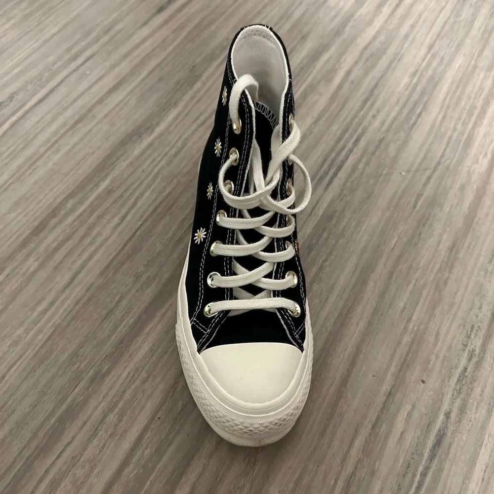 Converse Floral Embroidery High Top Platform | Women’s US Size 6 - Picture 3 of 11